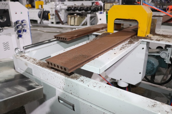 डब्ल्यूपीसी प्रोफ़ाइल उत्पादन: लकड़ी-प्लास्टिक मिश्रित विनिर्माण के लिए संपूर्ण मार्गदर्शिका