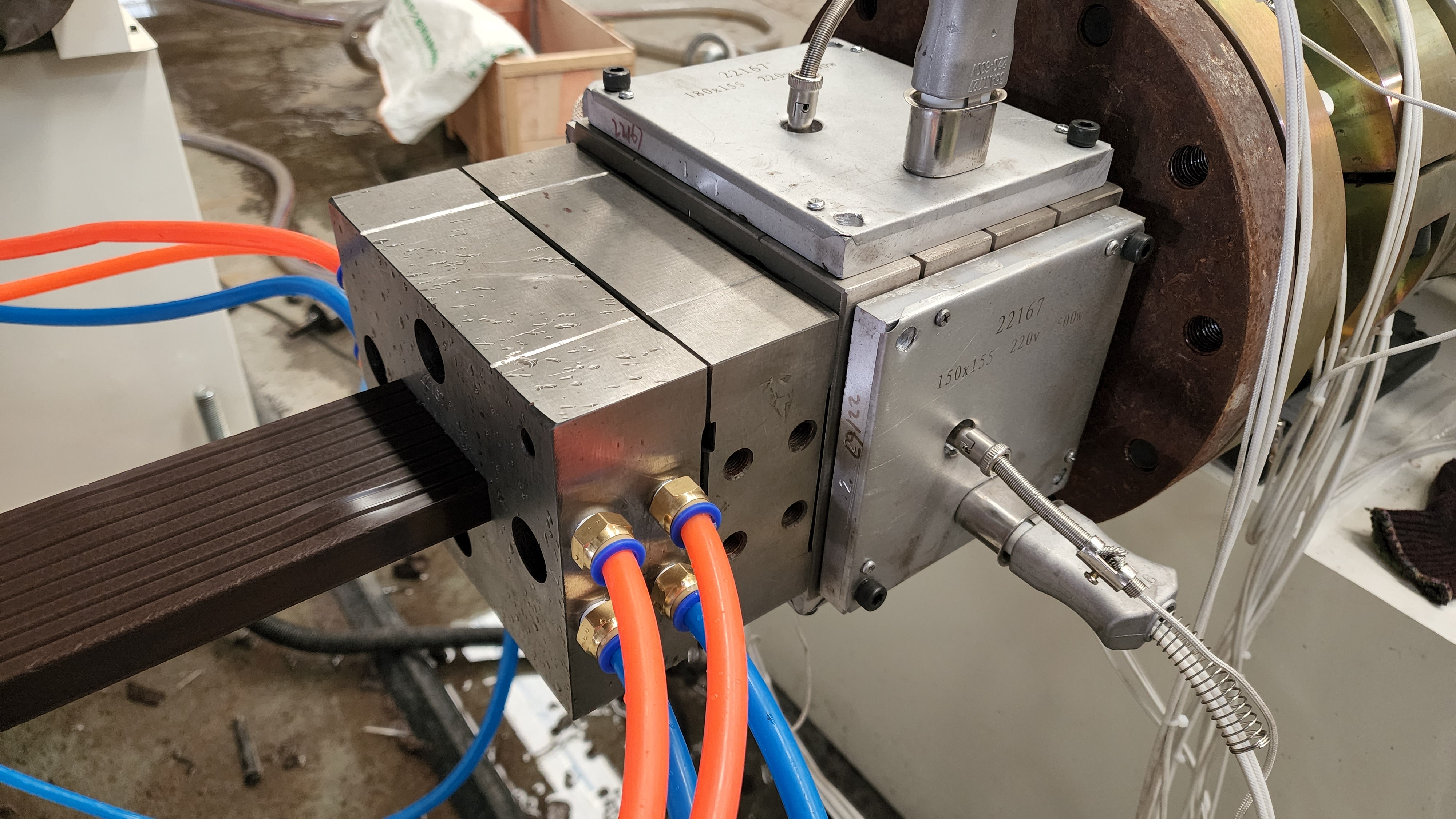  WPC दरवाजा फ्रेम उत्पादन लाइन