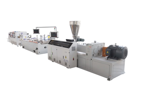 सीलिंग पैनल उत्पादन: प्रक्रियाओं, सामग्रियों, मशीनरी और उच्च दक्षता वाले पीवीसी पैनल उत्पादन लाइनों के लिए संपूर्ण गाइड