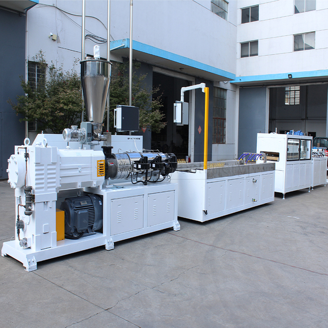 पाकिस्तान भारत के बाजार के लिए पीवीसी डब्ल्यूपीसी दीवार पैनल उत्पादन लाइन