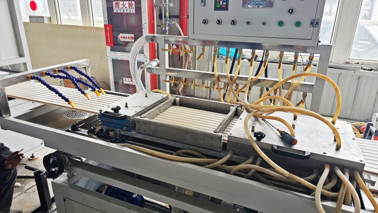 पीवीसी पैनल लाइन, पीवीसी फ़्लूटेड पैनल बनाने की मशीन, पीवीसी फ़्लूटेड पैनल बनाने की मशीन